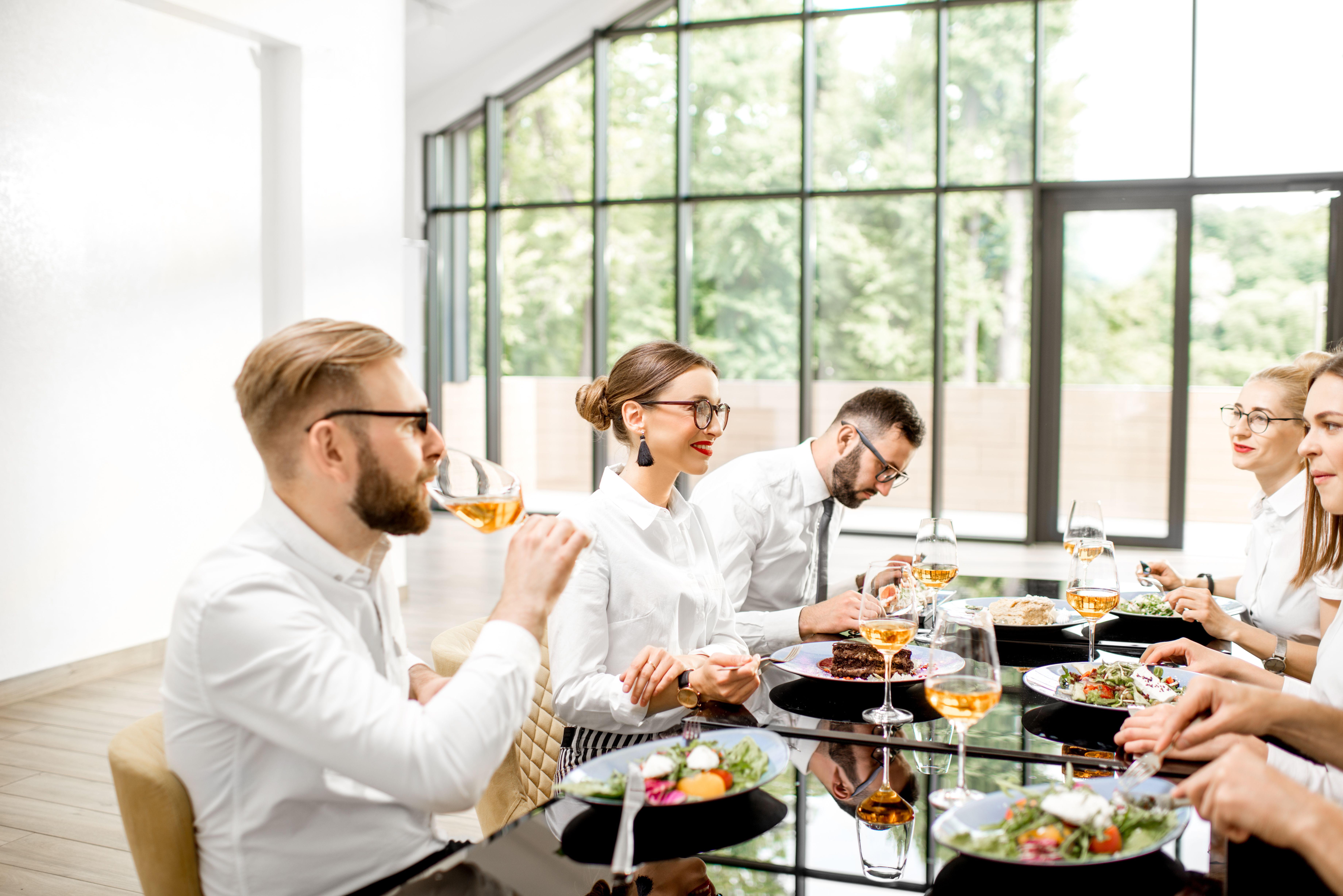 iSTOCK PURCHASED_min - Corporate people sit down lunch